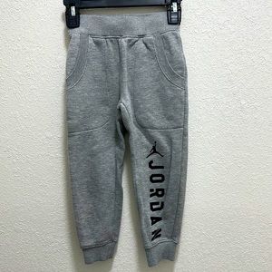 Kids Jordan sweatpants size 4